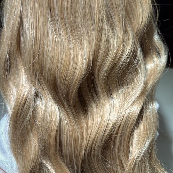 HAIR, 16” Wavy, center part, bangs, Blonde - Picture 4 of 11